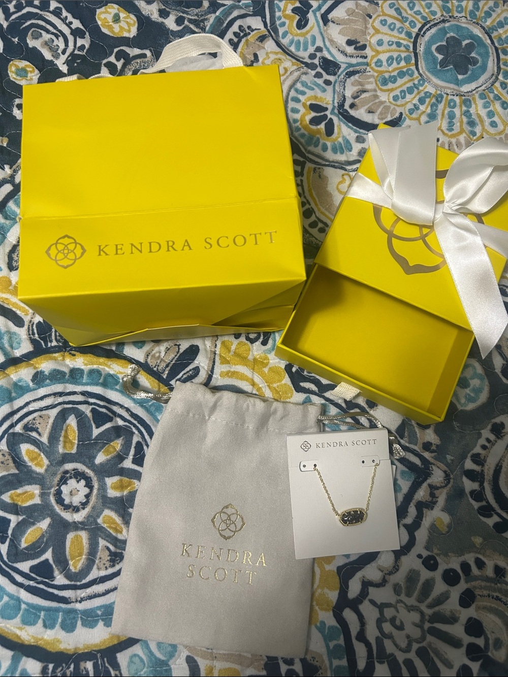 Kendra Scott Elisa Gold Pendant Necklace with Bag, Box And Pouch